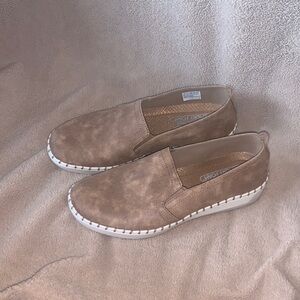 Skechers Sepulveda Slip On in Chesnut